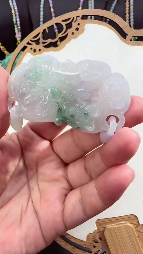 翡翠未镶嵌颈饰吊坠
