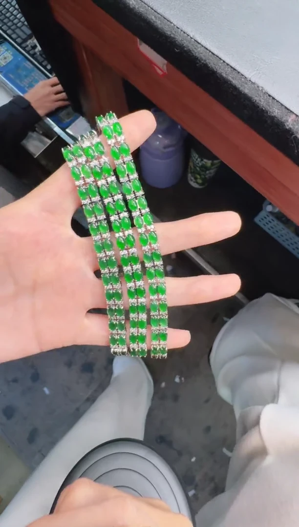 未镶嵌定制翡翠A货有轻微色差属于正常现象，手链多样性发货1