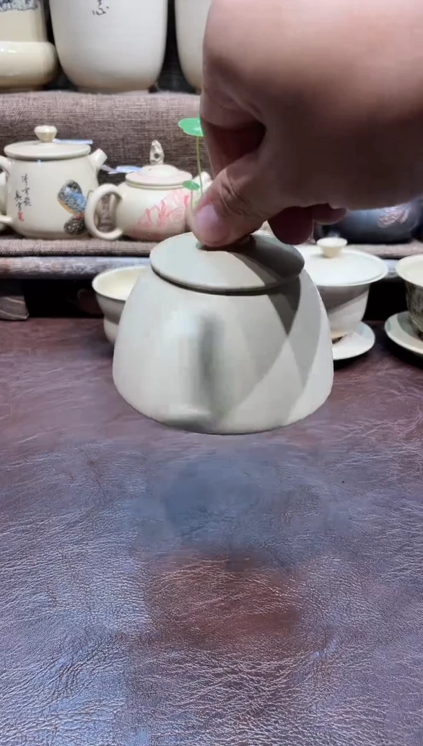 泥塑王宇白泥秦权壶190cc