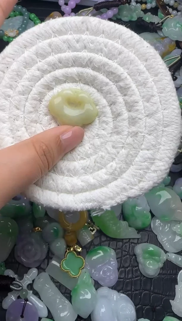 颈饰未镶嵌翡翠缅甸翡翠吊坠