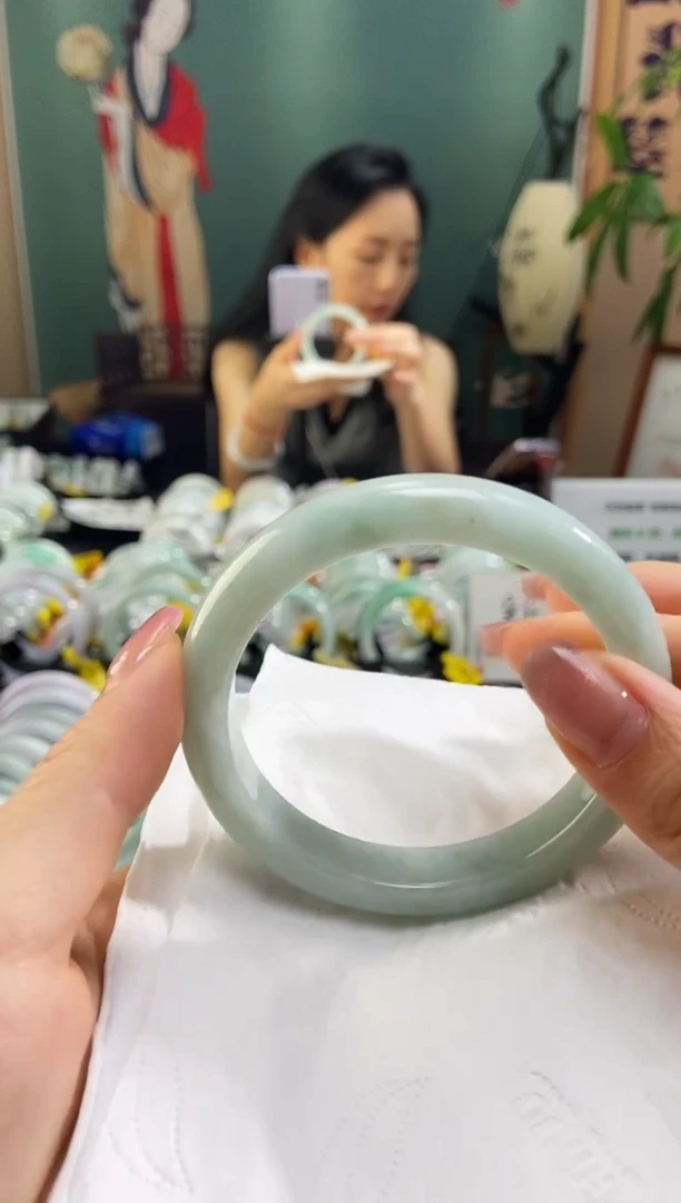 翡翠手镯未镶嵌59.6圈口t