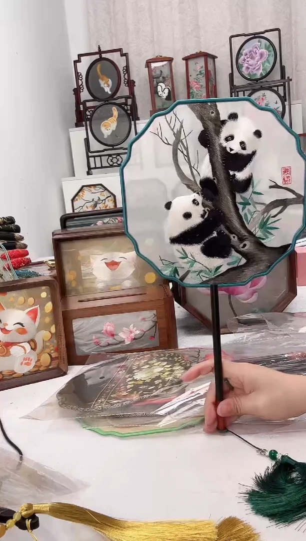 扇子苏绣作品手工团扇