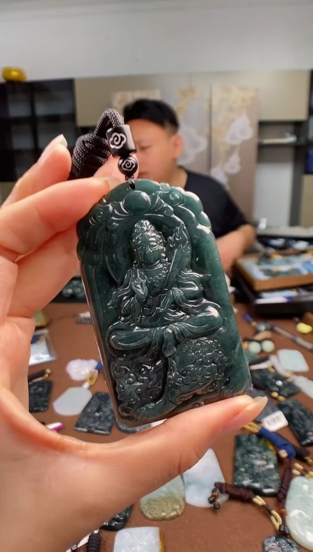 颈饰未镶嵌翡翠 多样性发其一