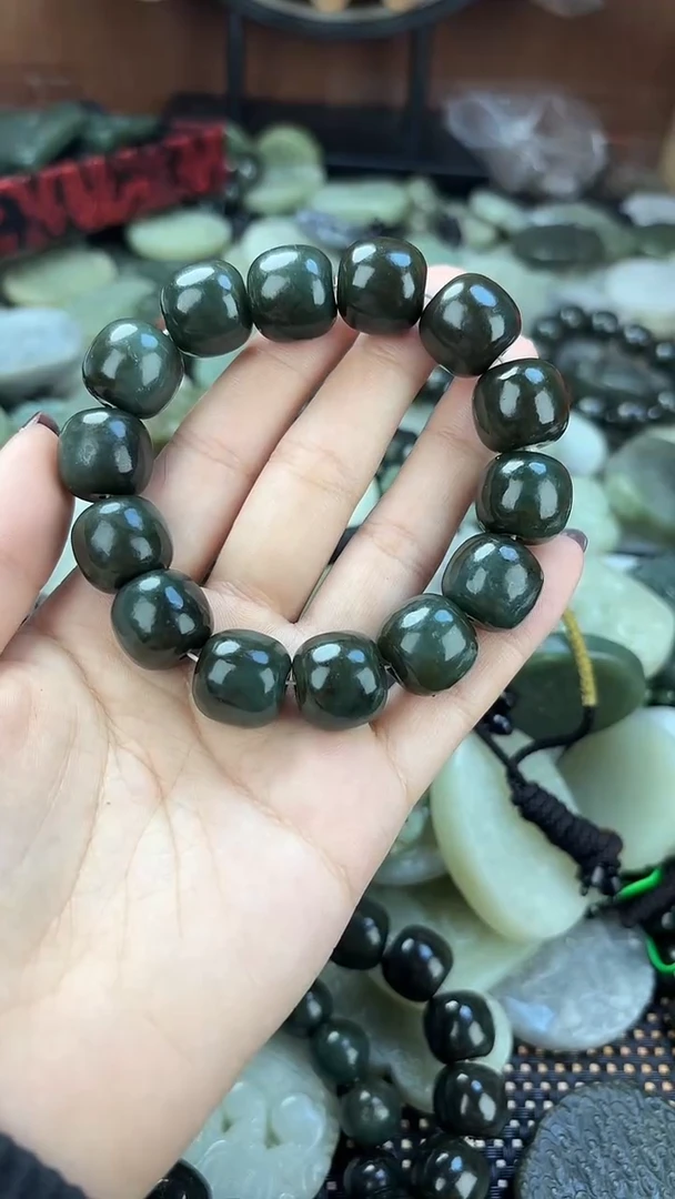 颈饰未镶嵌和田玉1