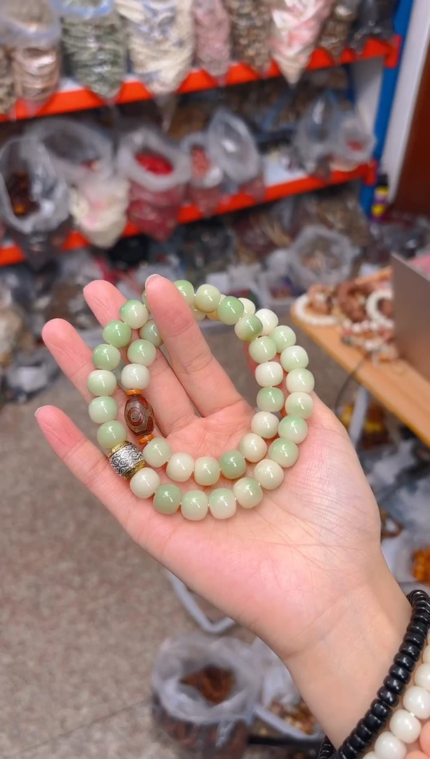 吊坠菩提根/象牙果绿色桶珠双圈手串