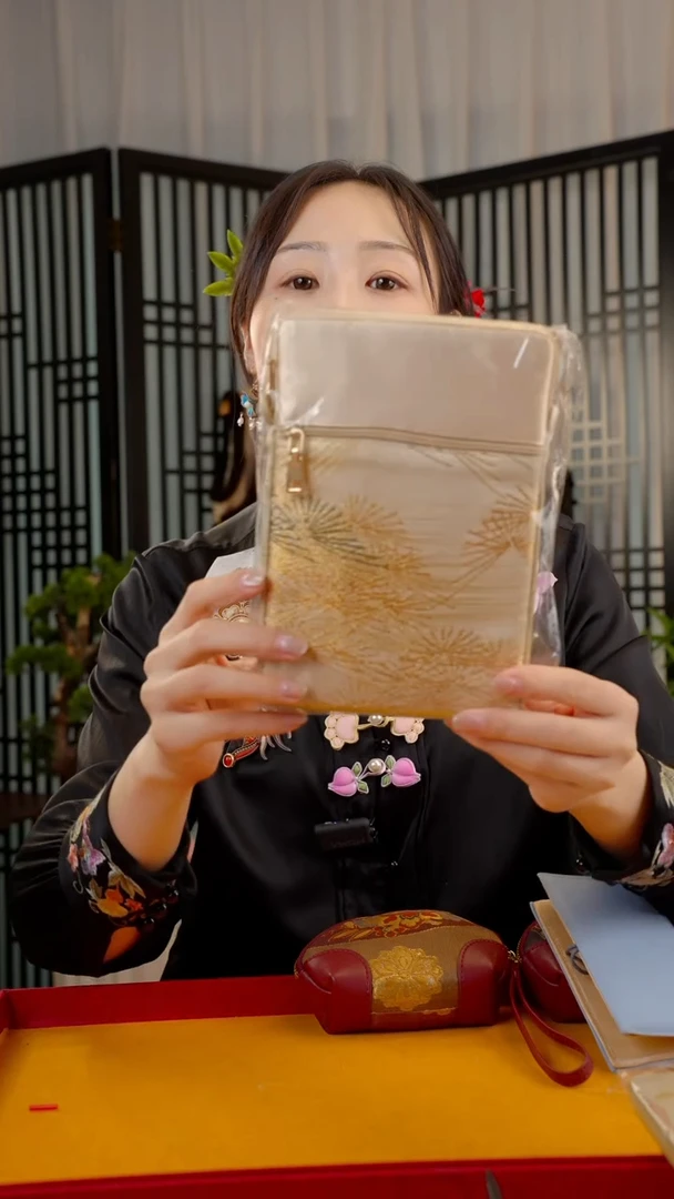 刺绣非遗苏绣绒花饰品