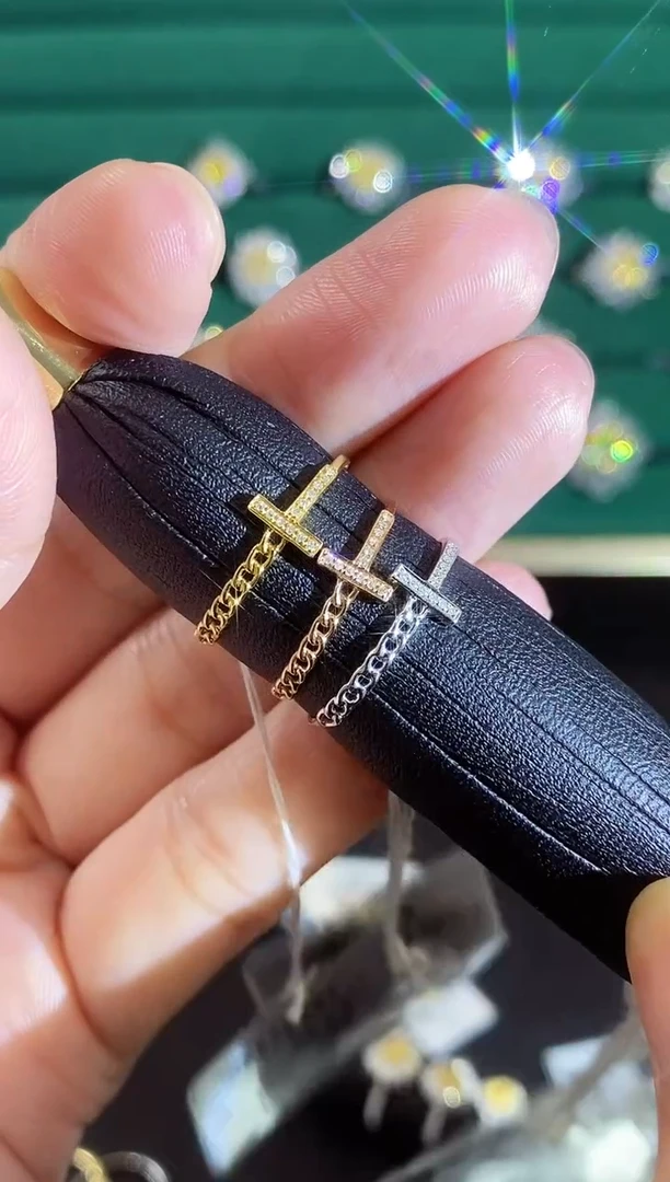 18K金镶嵌戒指钻石多样性发其一