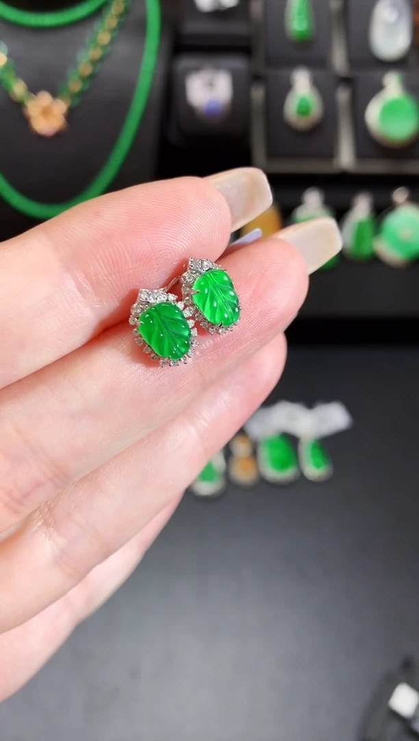 【闪购商品】翡翠吊坠(不含链)18K金镶嵌叶子耳钉