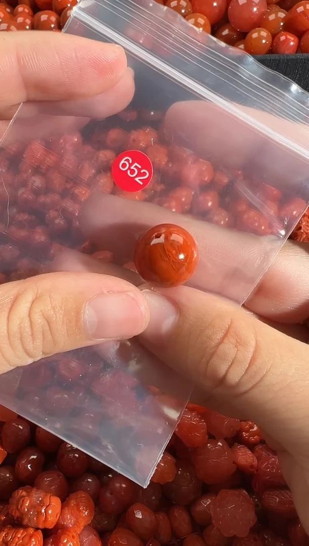 颈饰未镶嵌南红玛瑙1