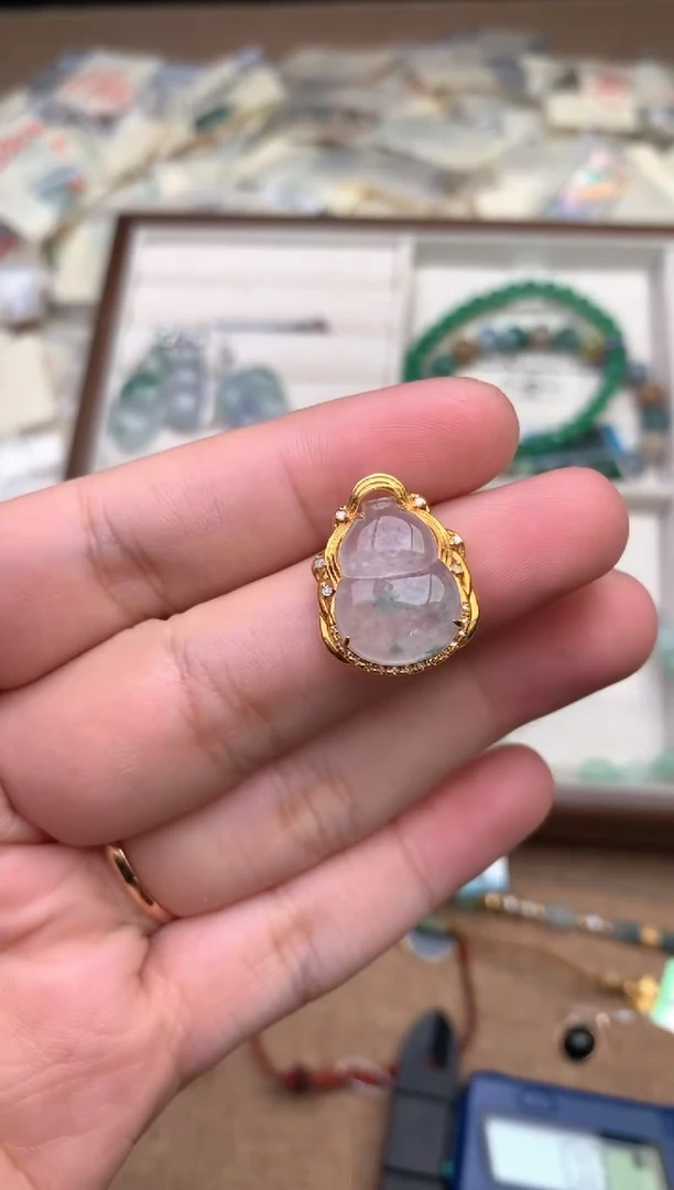 18K金镶嵌挂件翡翠一