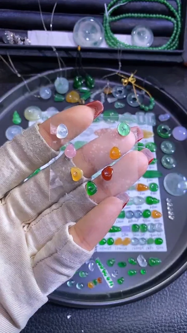 未镶嵌挂件翡翠肚脐眼