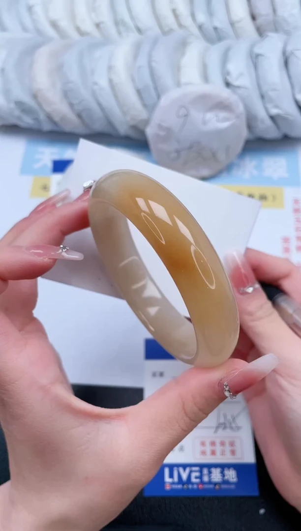 【闪购商品】石英质玉手镯未镶嵌T179-63.5