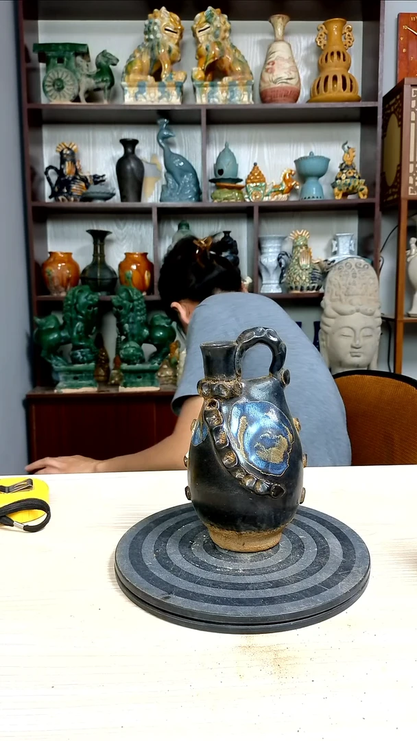 经典w****丘精美复古风格瓷器