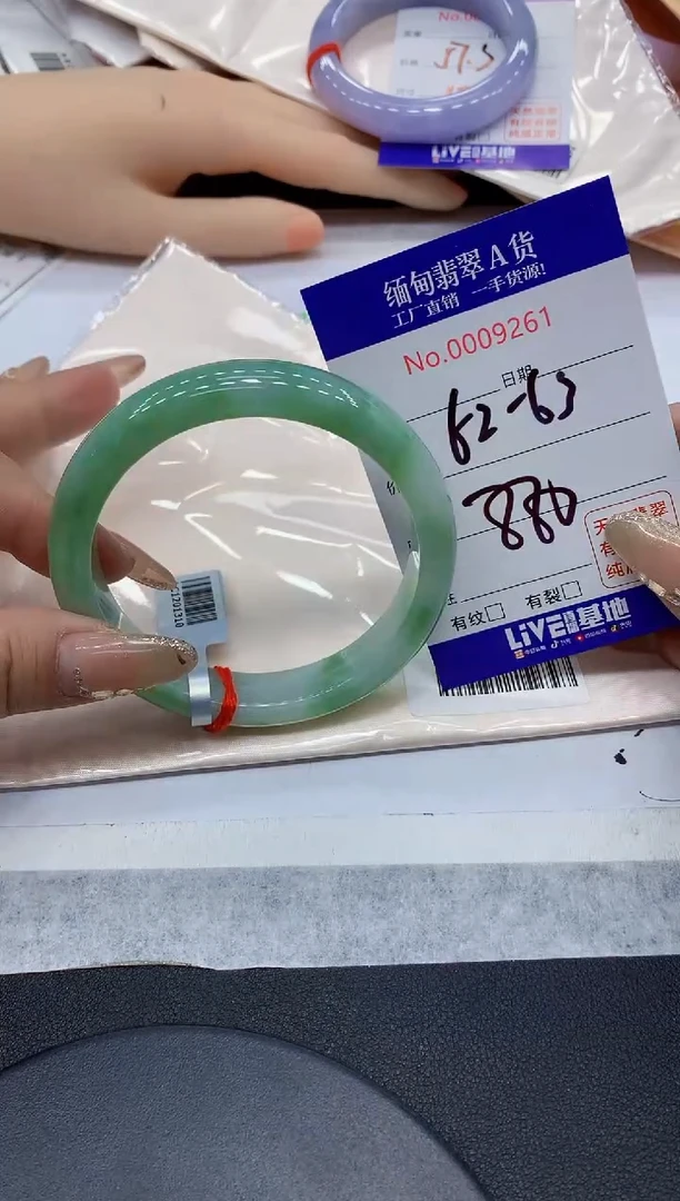 翡翠手镯未镶嵌61缅甸翡翠手镯