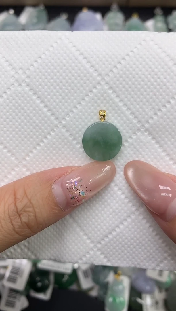 颈饰未镶嵌翡翠v