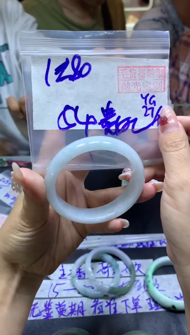 【闪购商品】定制翡翠未镶嵌贵妃手镯54#1280元毛货需精细抛光