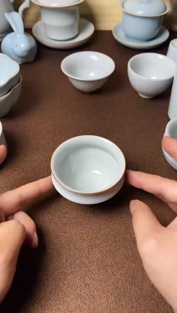 微瑕-云雾月白釉全手工支钉束口杯