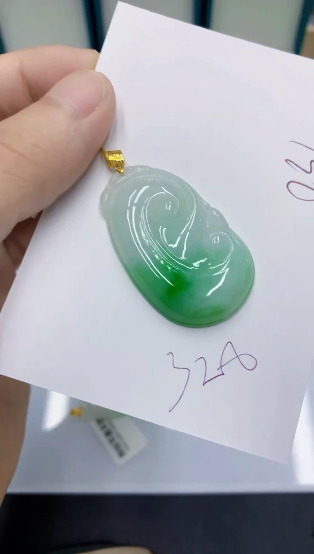 颈饰18K金镶嵌翡翠翡翠