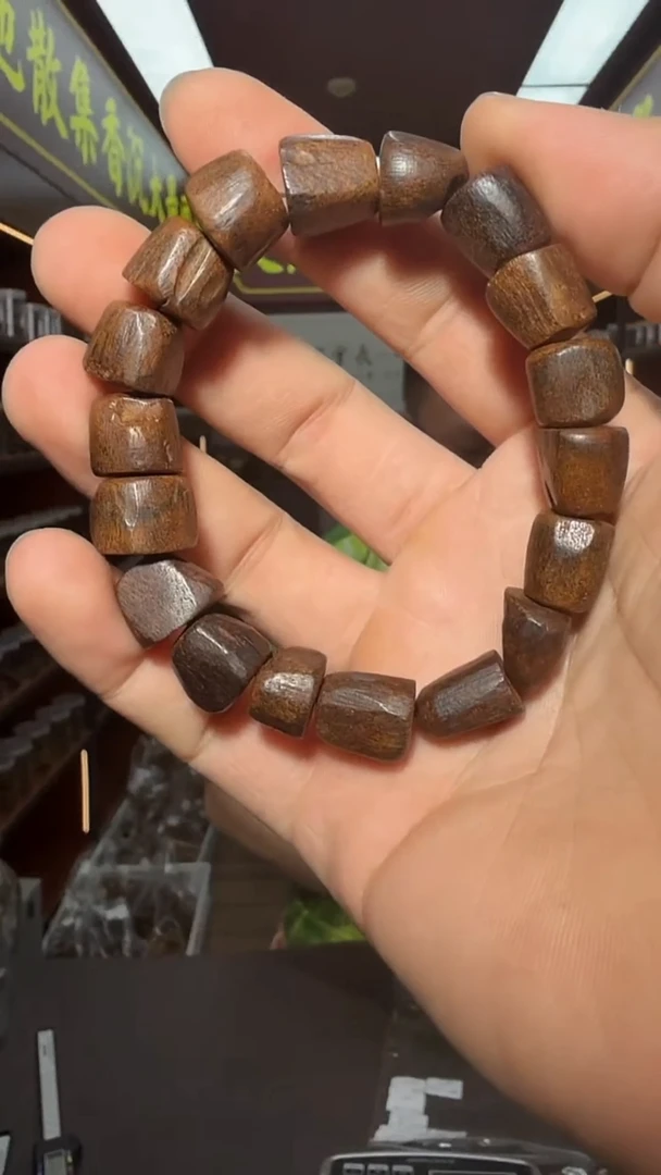 沉香手串102号随形单圈红土多样性发一