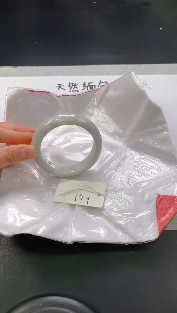 翡翠手镯未镶嵌12