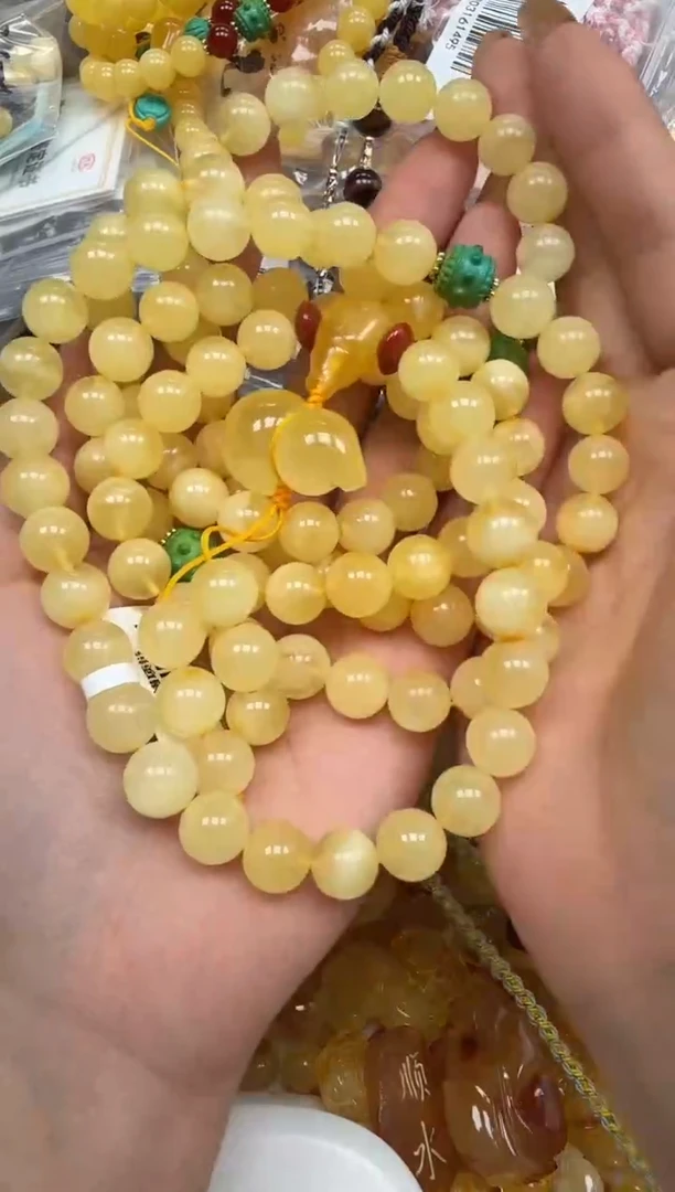 未镶嵌琥珀裸石如图