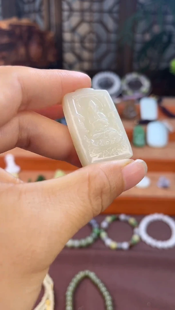 颈饰未镶嵌和田玉新疆白玉千手观音吊坠带证书