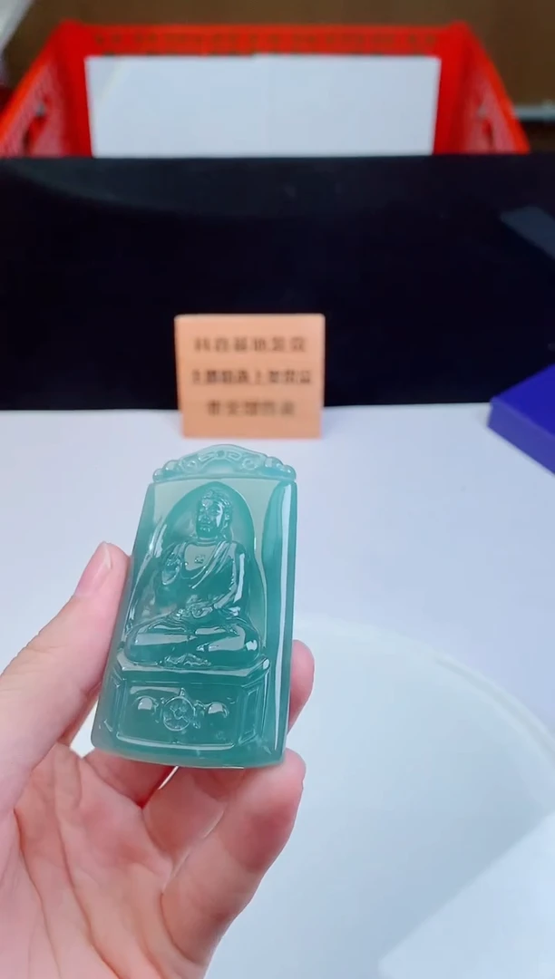 颈饰未镶嵌翡翠   ·