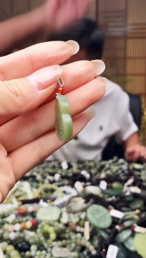 颈饰未镶嵌和田玉多样性发货，拍一发一