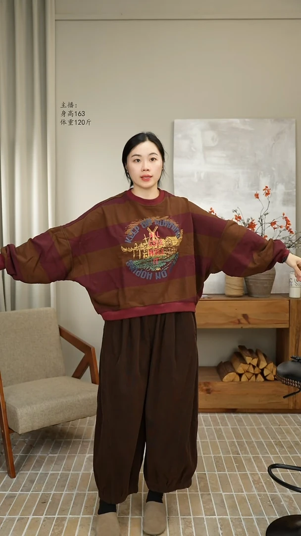 卡通印花卫衣咖条
