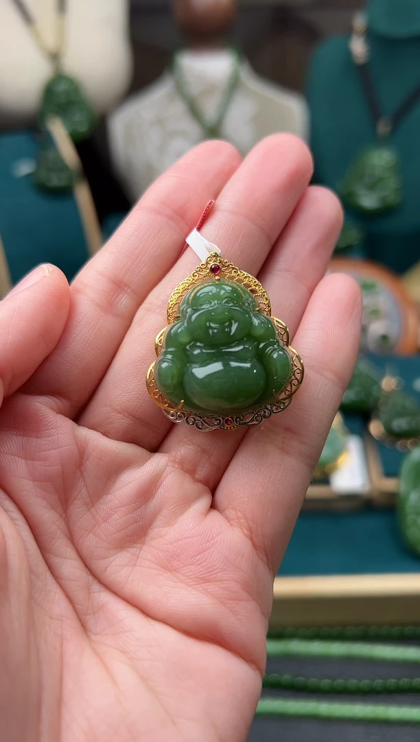 颈饰18K金镶嵌和田玉碧玉 25.25.13左右