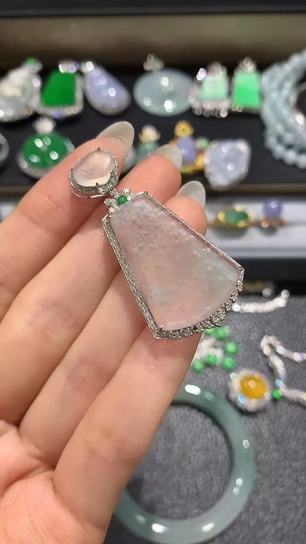 【闪购商品】翡翠吊坠(不含链)18K金镶嵌12团购