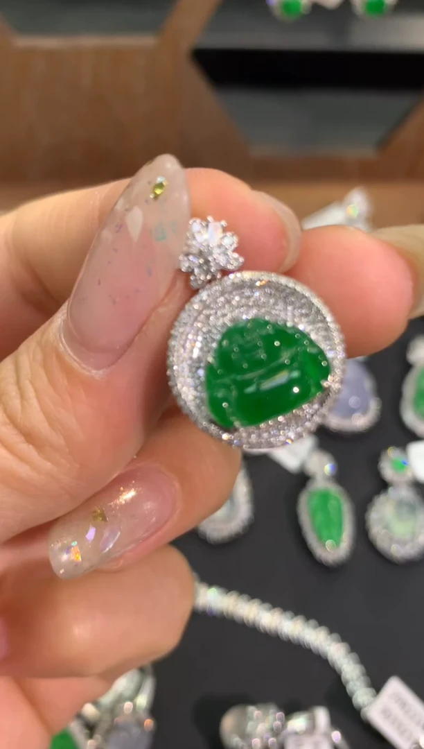 翡翠18K金镶嵌吊坠(不含链)吊坠