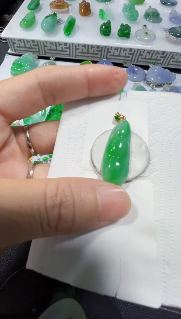 翡翠18K金镶嵌吊坠(不含链)1800
