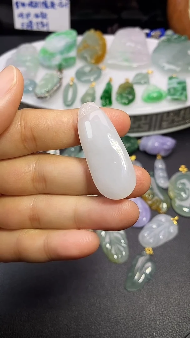 颈饰未镶嵌翡翠吊坠