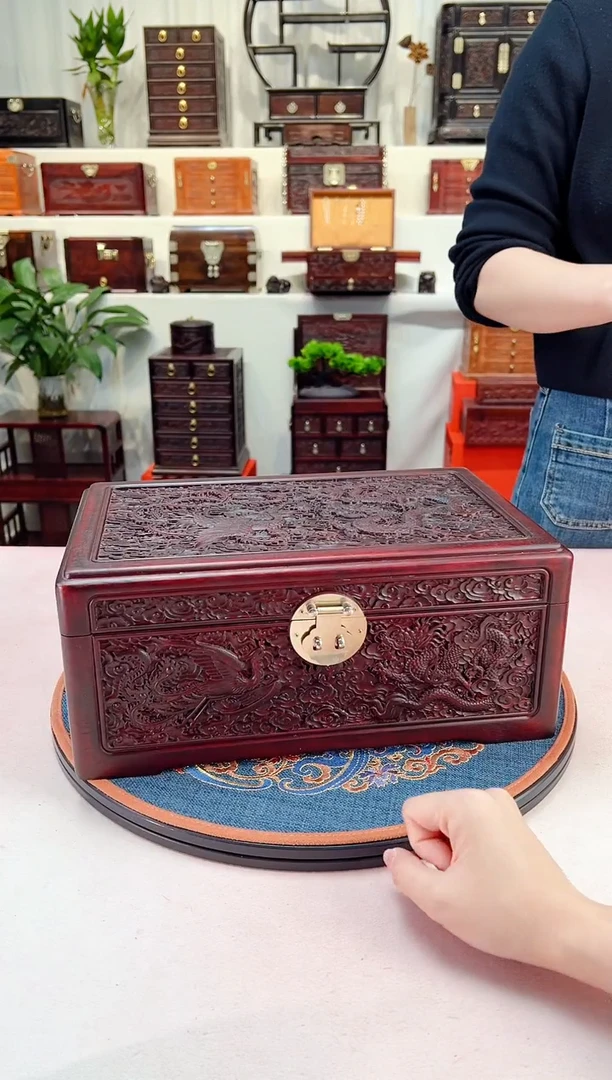 紫檀木类成套家具精雕龙盒