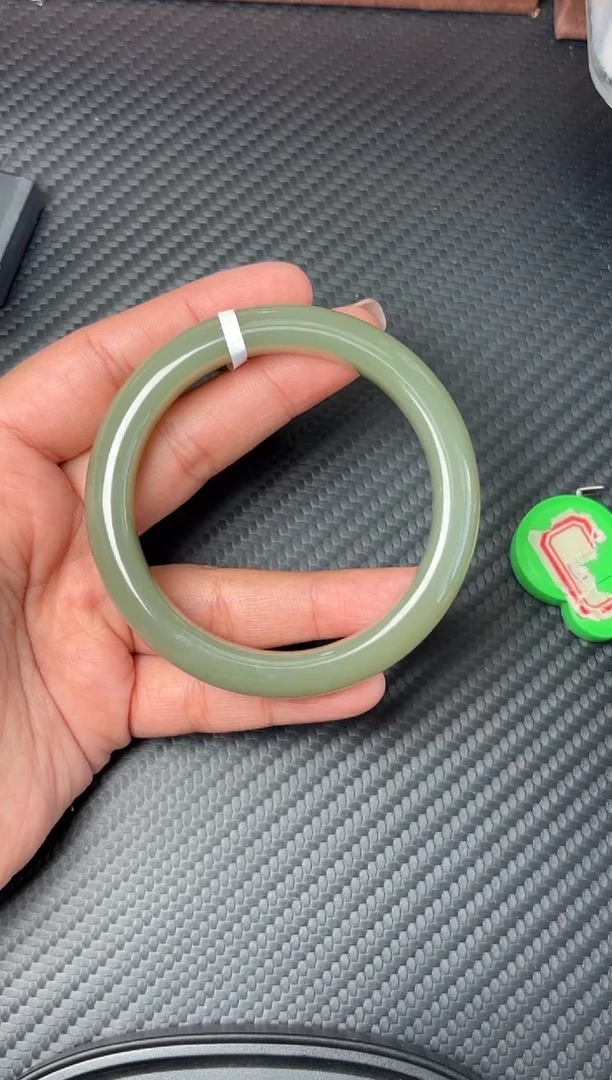 未镶嵌手镯和田玉且末微色差近矿57mS