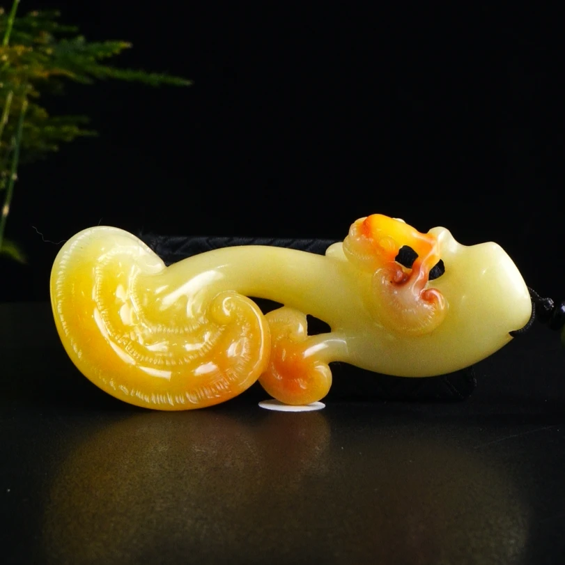 12寿山石芙蓉如意手把件66克9.2x3.9x1.1cm，2EV