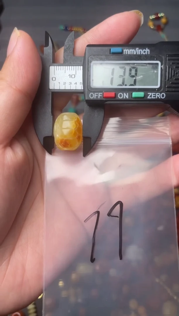 未镶嵌蜜蜡裸石79