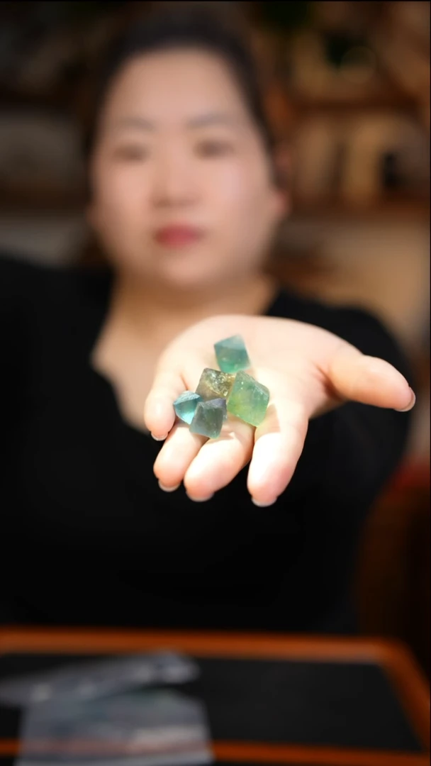 未镶嵌原石萤石萤石多面体(30g）一袋多样性发货