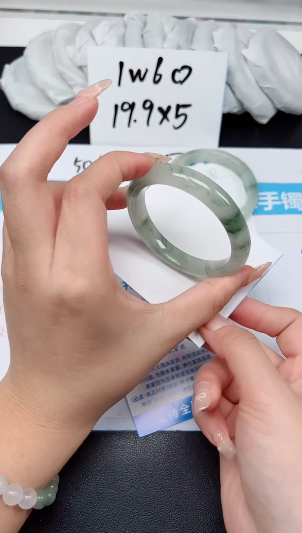 【闪购商品】石英质玉手镯未镶嵌G138-52.6