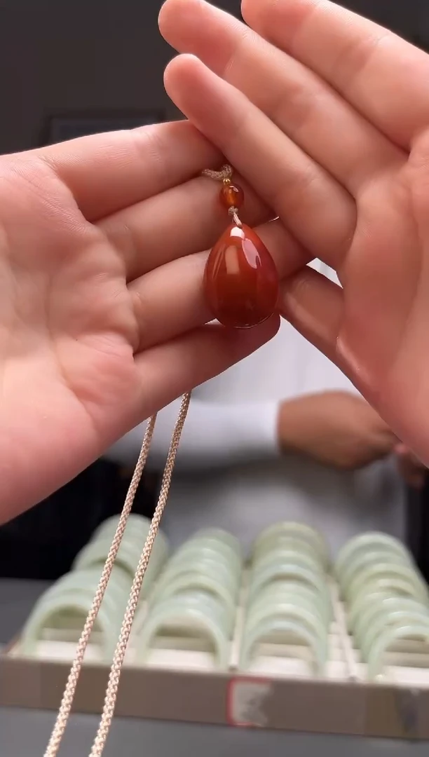 颈饰未镶嵌南红玛瑙吊坠