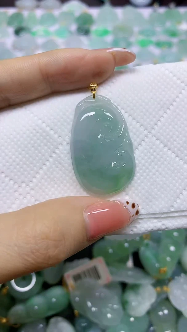 颈饰18K金镶嵌翡翠天然翡翠A货