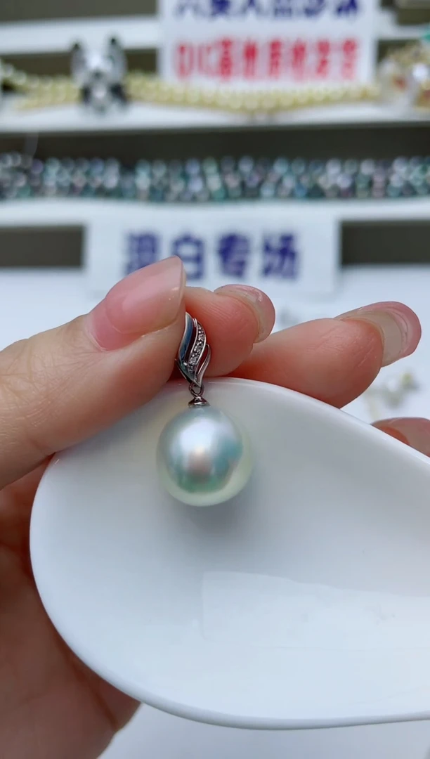 颈饰18K金镶嵌海水珍珠A84