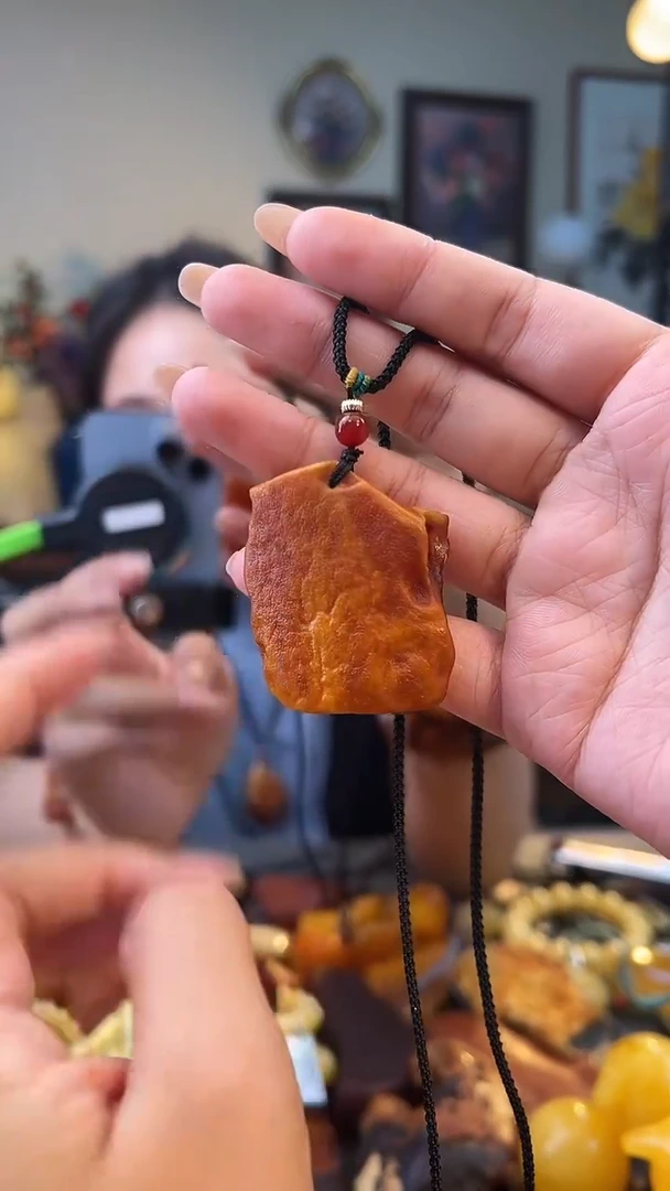 琥珀颈饰未镶嵌吊坠
