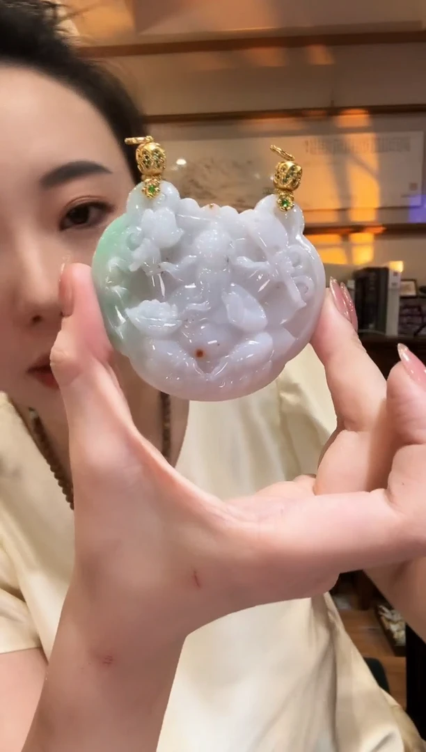 翡翠未镶嵌颈饰国风