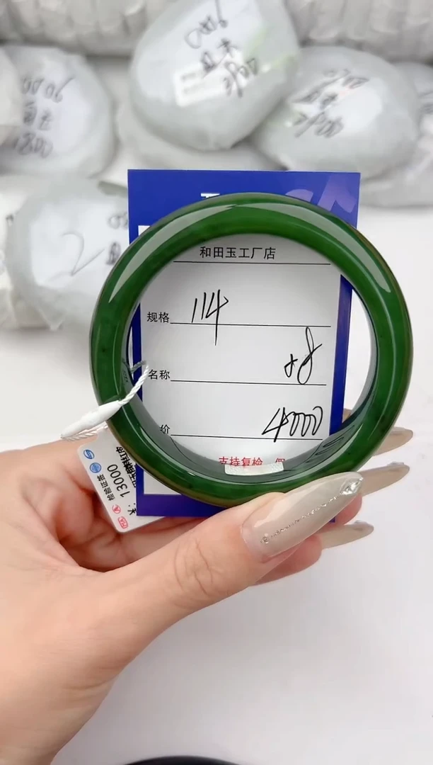 和田玉手镯未镶嵌114颜色微差无瑕疵