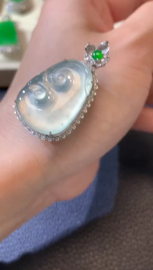 【闪购商品】翡翠吊坠(不含链)18K金镶嵌A59