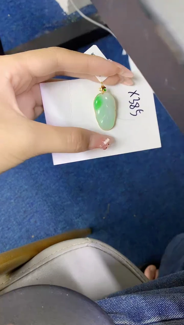 颈饰18K金镶嵌翡翠缅甸天然翡翠A货