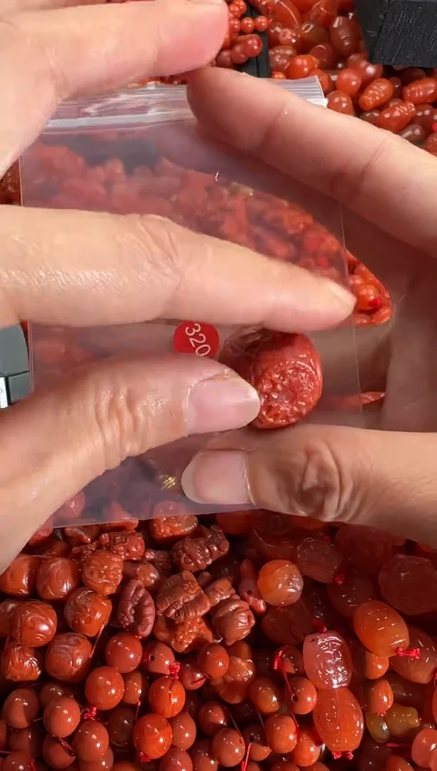 【闪购商品】南红玛瑙颈饰未镶嵌1