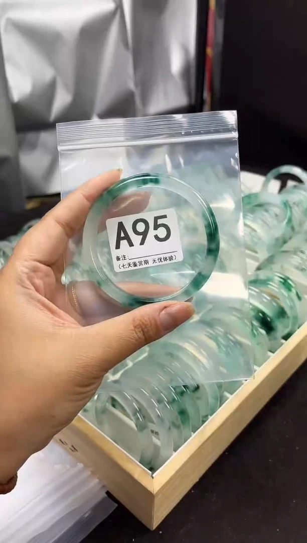 【闪购商品】石英岩玉手镯未镶嵌A95
